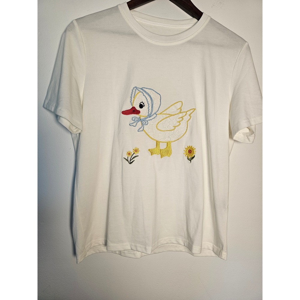 Cottagecore Dazy‎ Duck Graphic T-Shirt Womens Medium White Embroidered Bonnet